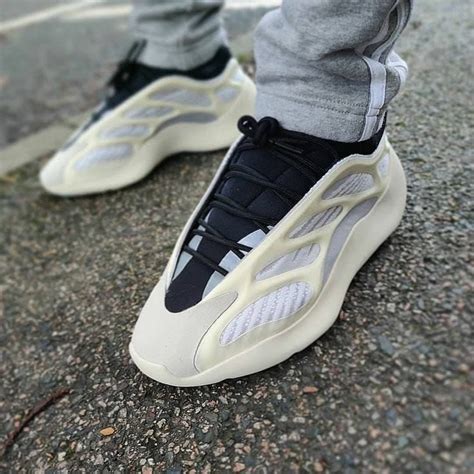 adidas Yeezy 700 V3 Azael Men's .